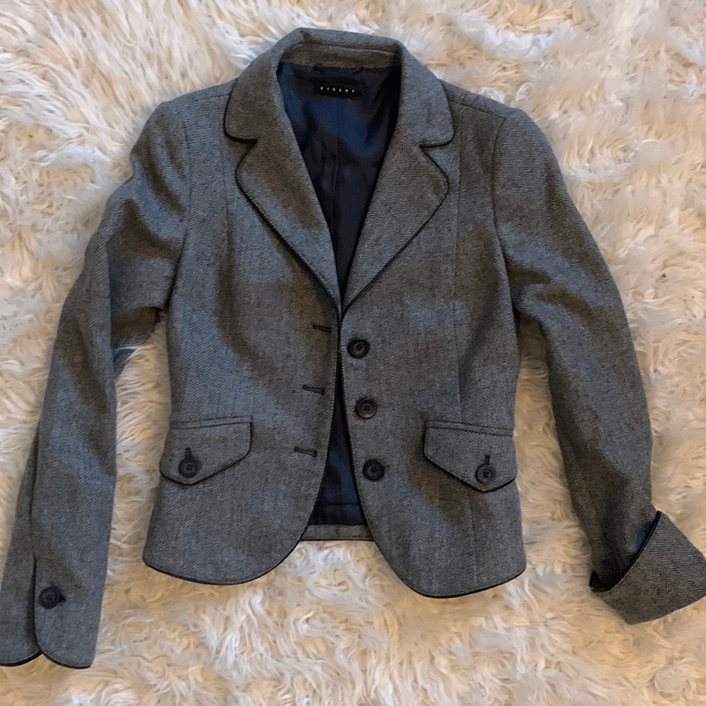 Women’s Sisley blazer.